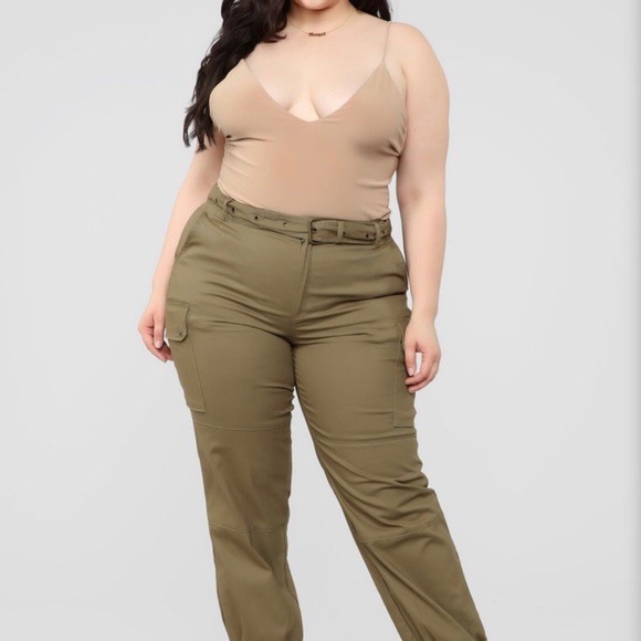 Fashion Nova Pants - 💜Fashion Nova cargo pants in olive